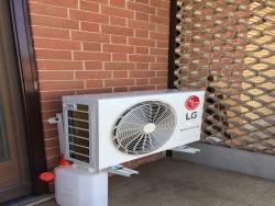 Unit� esterna con tanica di raccolta acqua 