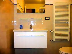 Bano Nuovo particolare di lavabo e radiatore