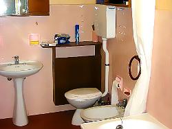 Bagno vecchio prima del rifacimento